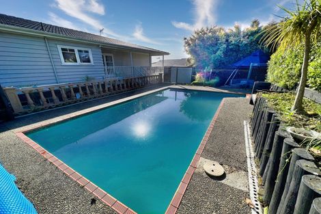 Photo of property in 20 Longbill Place, Glendene, Auckland, 0602