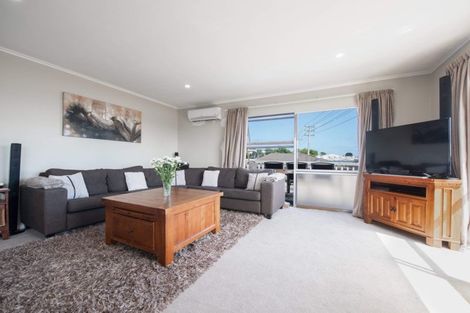 Photo of property in 40 Harmel Road, Glendene, Auckland, 0602