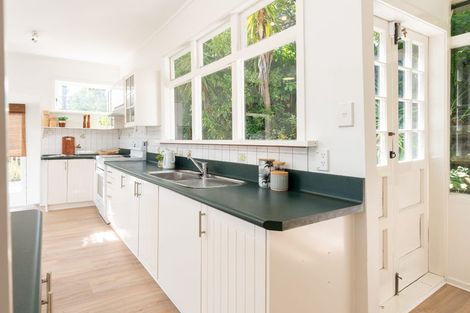 Photo of property in 84 Cluny Road, Plimmerton, Porirua, 5026