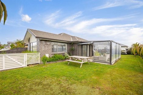 Photo of property in 4 Aporo Drive, Kumeu, 0810