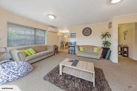 Photo of property in 1/79 Aberfeldy Avenue, Highland Park, Auckland, 2010