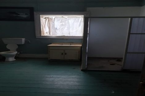 Photo of property in 52 Railway Street, Eltham, 4322