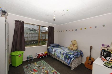Photo of property in 19 Crompton Road, Massey, Auckland, 0614