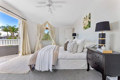 Photo of property in 631 Beach Road, Rothesay Bay, Auckland, 0630