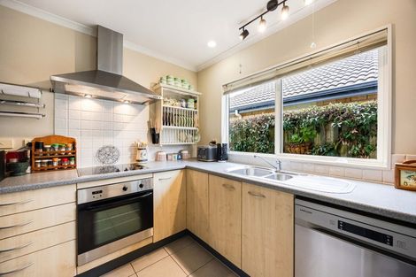 Photo of property in 4 Applebox Lane, Henderson, Auckland, 0612
