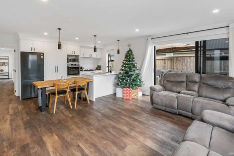 Photo of property in 2 Kaitaka Way, Papamoa, 3118