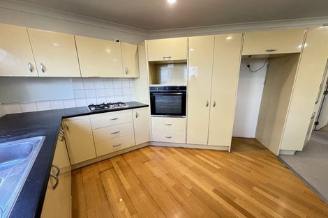 Photo of property in 4 Highgrove Lane, Totara Vale, Auckland, 0632