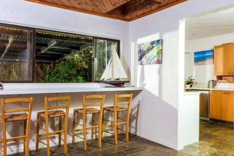 Photo of property in 3 Beulah Avenue, Rothesay Bay, Auckland, 0630