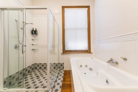 Photo of property in 6 Milton Road, Bluff Hill, Napier, 4110