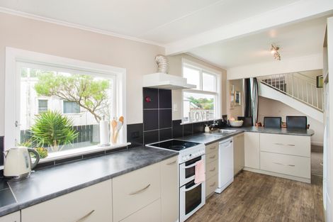 Photo of property in 27 Disraeli Street, Gisborne, 4010