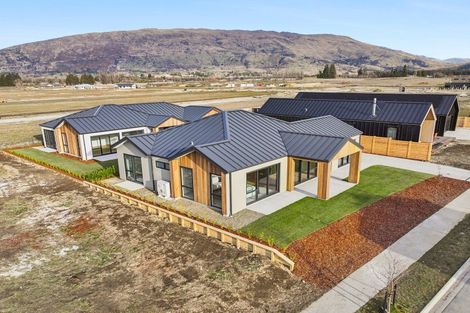 Photo of property in 14a Marjon Drive, Wanaka, 9305