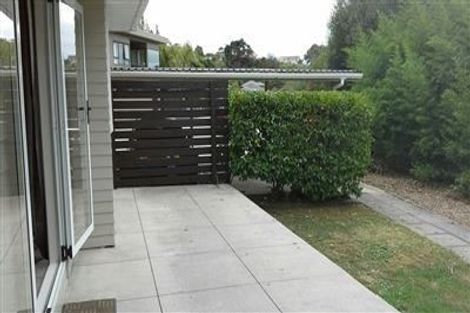 Photo of property in 2/39 St Peters Street, Northcote, Auckland, 0627