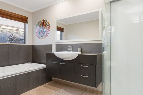 Photo of property in 33 Magnolia Drive, Springlands, Blenheim, 7201