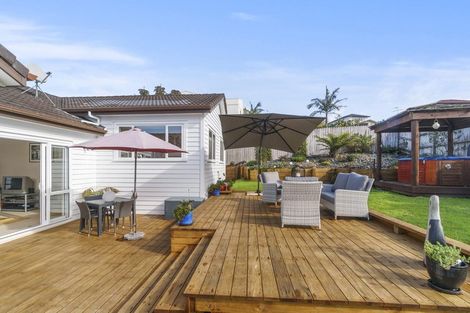 Photo of property in 100 Picasso Drive, West Harbour, Auckland, 0618