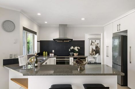 Photo of property in 7 Louvain Place, Greenhithe, Auckland, 0632