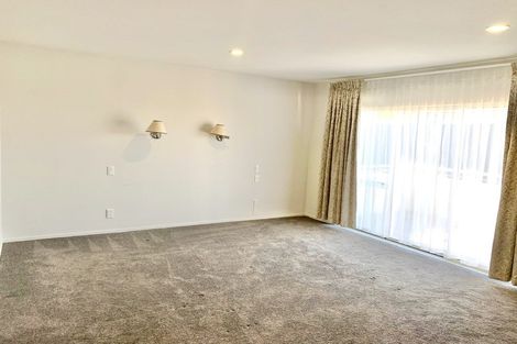 Photo of property in 31 Churchill Road, Murrays Bay, Auckland, 0630