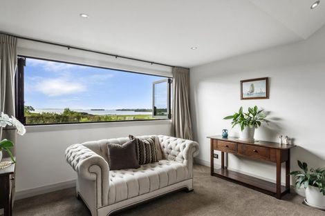 Photo of property in 255 Clifton Road, Whitford, Howick, 2571