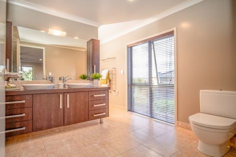 Photo of property in 18 Phoenicia Court, The Gardens, Auckland, 2105