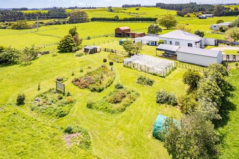 Photo of property in 23 Waitangi Road, Waverley, 4592