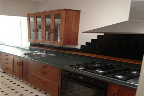 Photo of property in 27 Selwyn Road, Hospital Hill, Napier, 4110