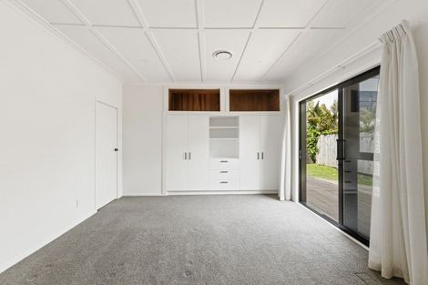 Photo of property in 30 Waiwaka Terrace, Strandon, New Plymouth, 4312