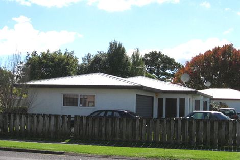 Photo of property in 18 Harbour View Road, Te Atatu Peninsula, Auckland, 0610