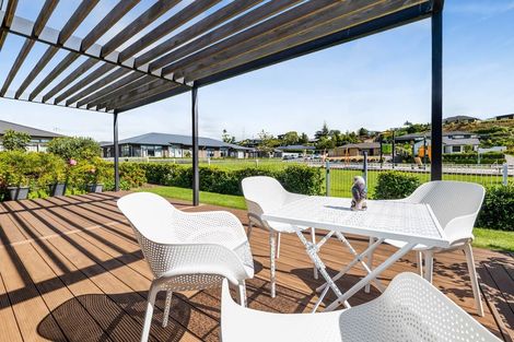 Photo of property in 18 Te Arakete Place, Hurworth, New Plymouth, 4310