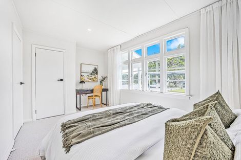 Photo of property in 115 Sunnyside Road, Sunnyvale, Auckland, 0612