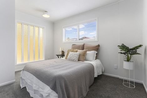 Photo of property in 5 Braebank Lane, Te Atatu South, Auckland, 0610