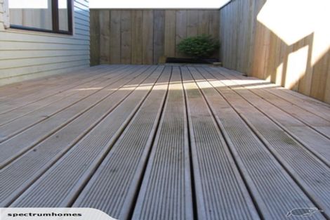 Photo of property in 25 Stewart Drive, Newlands, Wellington, 6037