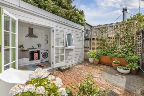 Photo of property in 10 Saint Mary Street, Thorndon, Wellington, 6011