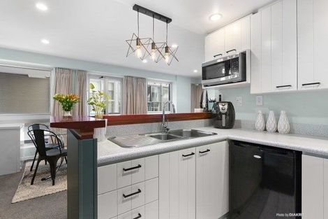 Photo of property in Terrace Heights Apartments, 2g/163 The Terrace, Wellington Central, Wellington, 6011