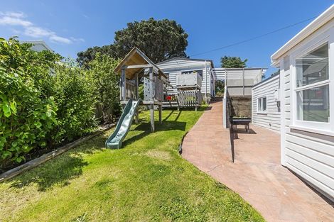 Photo of property in 13 Nevay Road, Miramar, Wellington, 6022