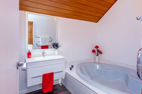 Photo of property in 470 Huia Road, Laingholm, Auckland, 0604