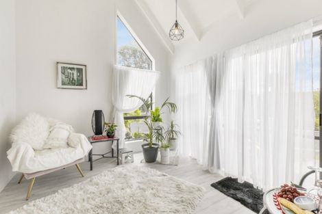 Photo of property in 1 Fantail Court, Orewa, 0931