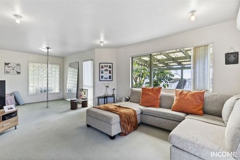 Photo of property in 11 Mannikin Place, Unsworth Heights, Auckland, 0632