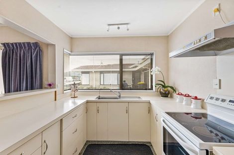 Photo of property in 1/478 Devon Street East, Strandon, New Plymouth, 4312