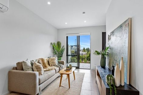 Photo of property in 14 Port Way, Rosehill, Papakura, 2113