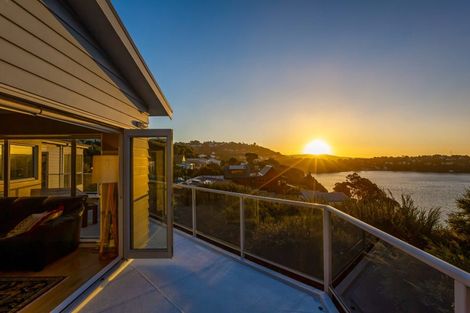 Photo of property in 18 Leeward Drive, Whitby, Porirua, 5024