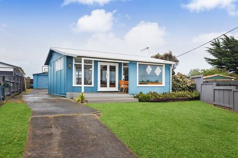 Photo of property in 10 Kent Terrace, Foxton Beach, Foxton, 4815