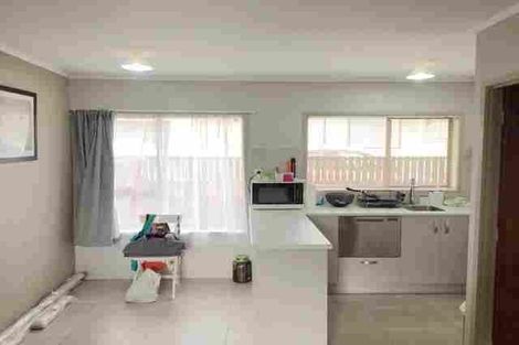 Photo of property in 3/2 Vodanovich Road, Te Atatu South, Auckland, 0610