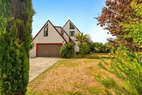 Photo of property in 16 Waitawa Place, Lynmore, Rotorua, 3010
