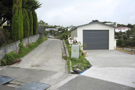 Photo of property in 29 Cheltenham Terrace, Newlands, Wellington, 6037