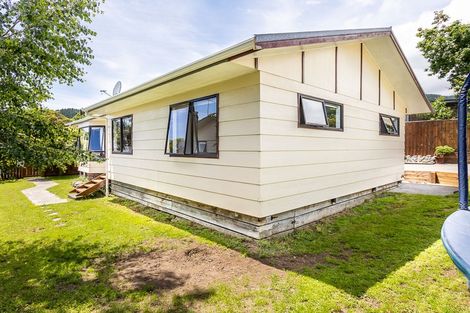 Photo of property in 23 Hookway Grove, Paraparaumu, 5032