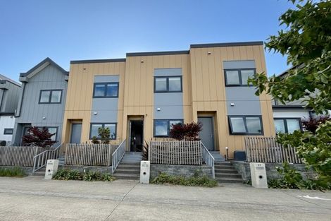 Photo of property in 39 Otuwairoa Esplanade, Opaheke, Papakura, 2113