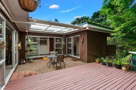 Photo of property in 48 Grassmere Road, Henderson Valley, Auckland, 0612