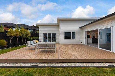 Photo of property in 10 Weatherdeck Close, Whitby, Porirua, 5024