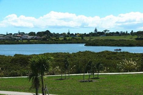 Photo of property in 23 Stranraer Crescent, Wattle Downs, Auckland, 2103