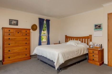 Photo of property in 12 Matai Place, Waikawa, Picton, 7220