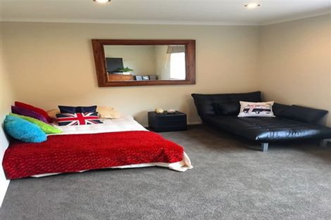 Photo of property in 17 Bob Craig Place, Pukekohe, 2120